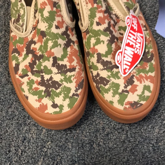 Shoes - Picture 2 of 3